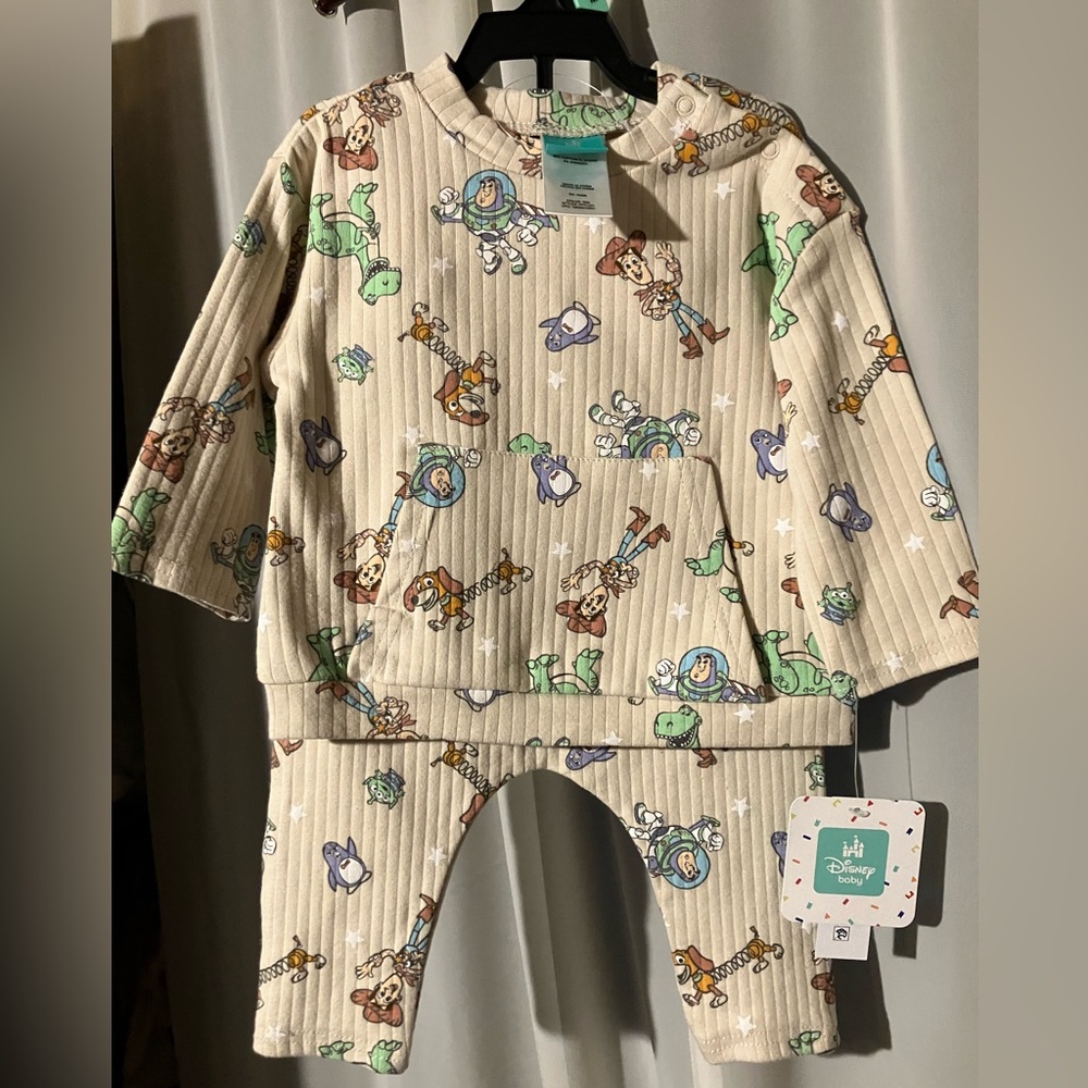 💚Disney Baby NWT💚 Toy Story long sleeve outfit with Woody and Buzz 6-9 months - Picture 2 of 6